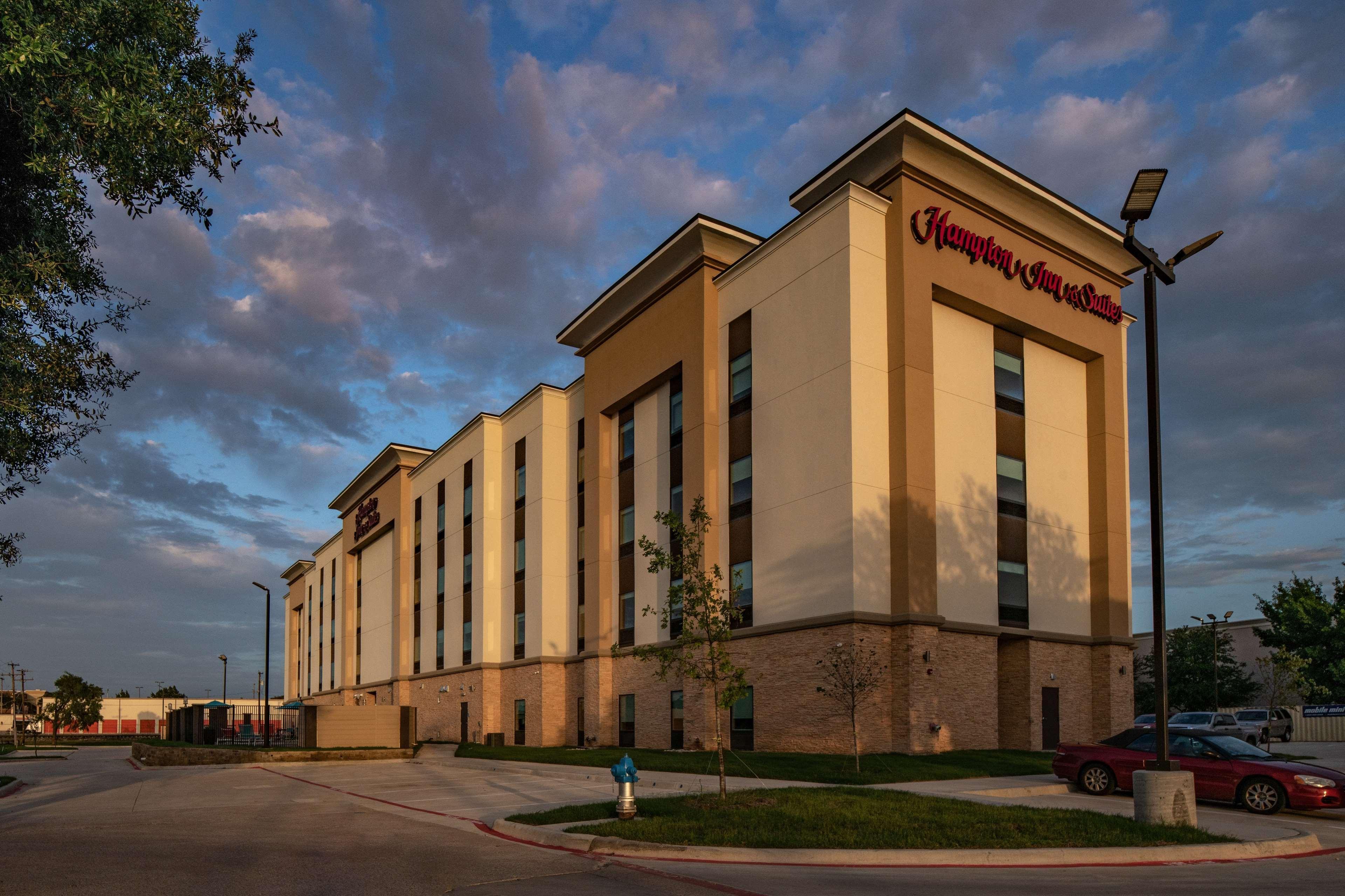 Hampton Inn & Suites Dallas/Plano Central Exterior photo