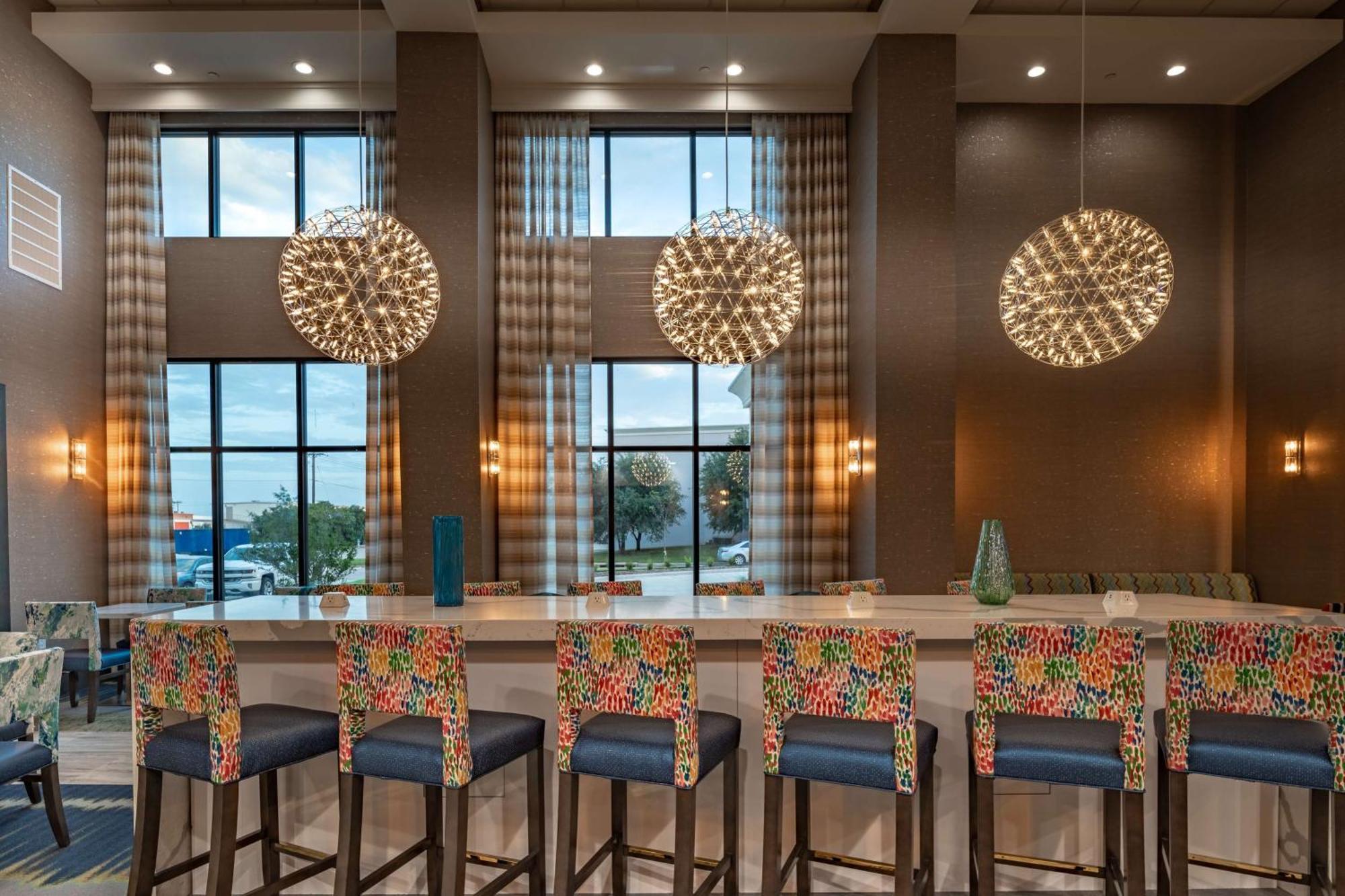 Hampton Inn & Suites Dallas/Plano Central Exterior photo